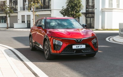VinFast VF 7 tăng gần gấp đôi doanh số, lần thứ hai bán vượt Mazda CX-5 trong năm